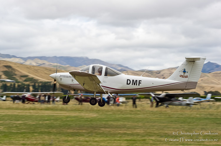 Marlborough Aeroclub Piper Tomahawk in action at Healthy Bastards bush flying competition.